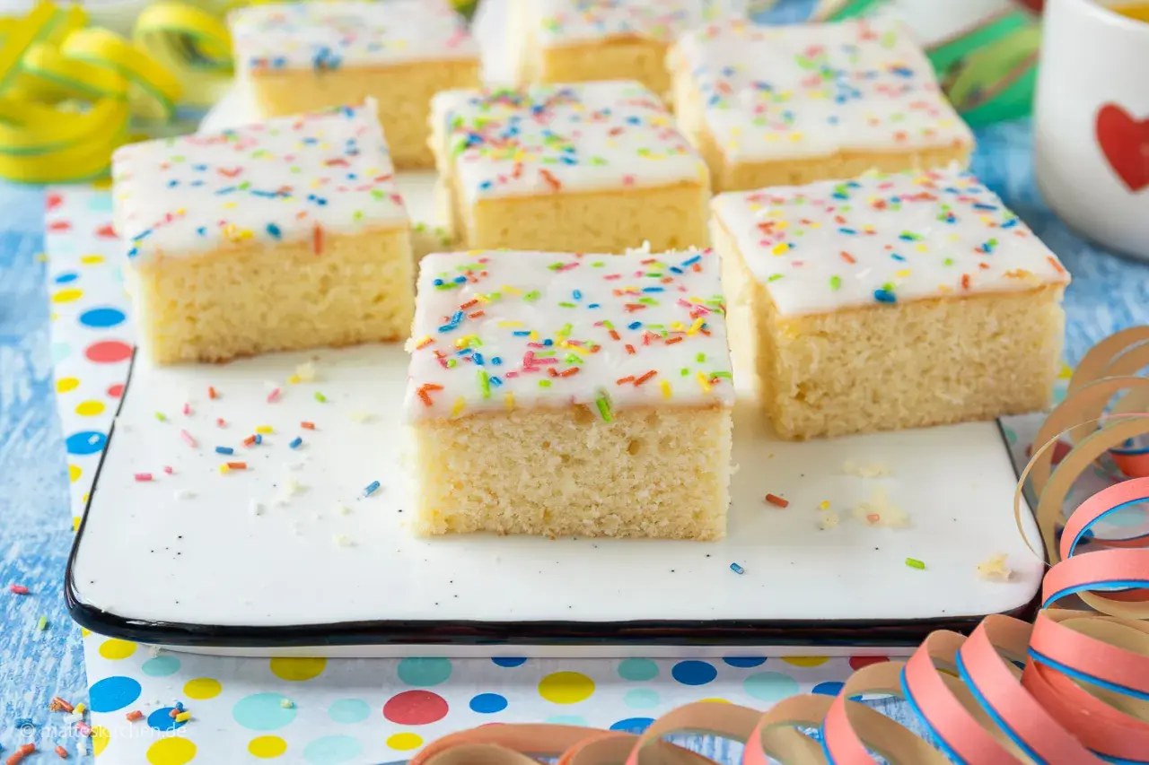 Bunte Fantaschnitten, ein einfaches Rezept für jeden Anlass. Perfekt für Kindergeburtstage oder Karneval.