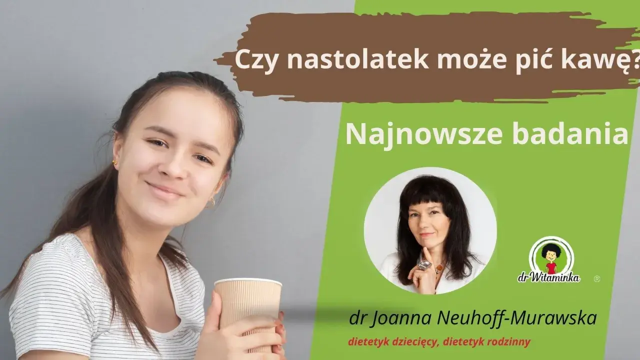 Uśmiechnięta nastolatka z kubkiem kawy. Czy nastolatek może pić kawę? Najnowsze badania dr Joanny Neuhoff-Murawskiej.