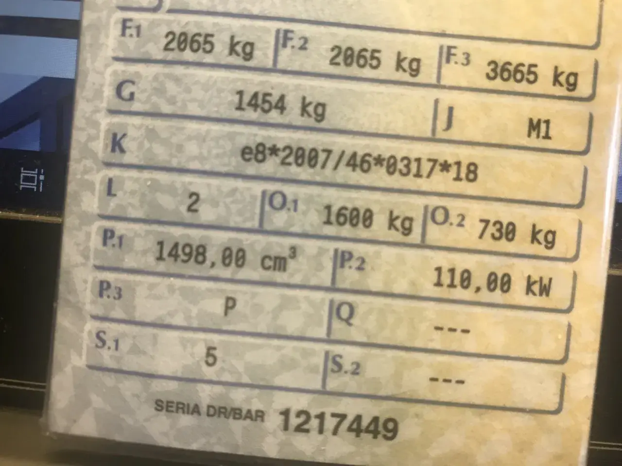 Masa całkowita w dowodzie rejestracyjnym: F.1 2065 kg, F.2 2065 kg, F.3 3665 kg. G 1454 kg.