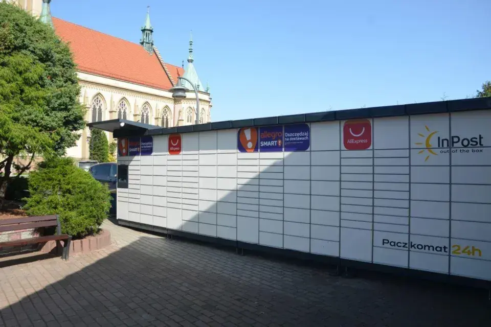 Czy InPost pracuje w nocy? Oto co musisz wiedzieć o dostawach