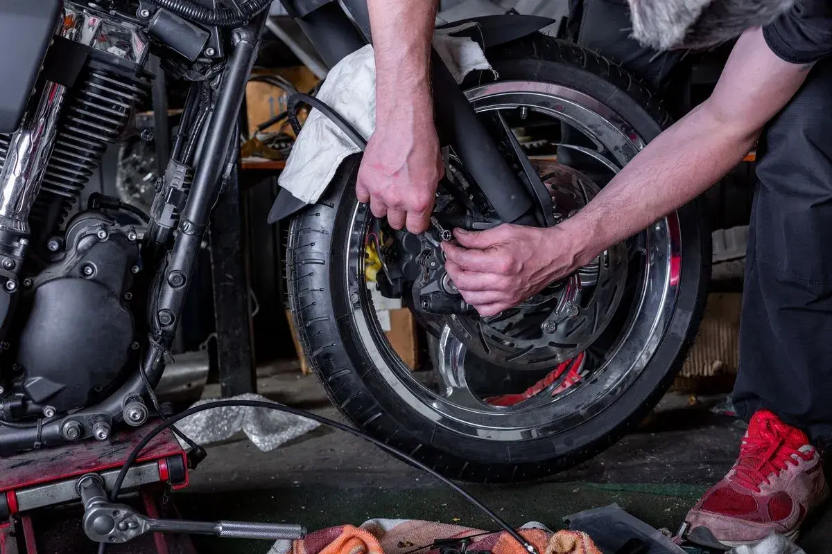 Wymiana opon w motocyklu - Koszty i szczegóły, które warto znać