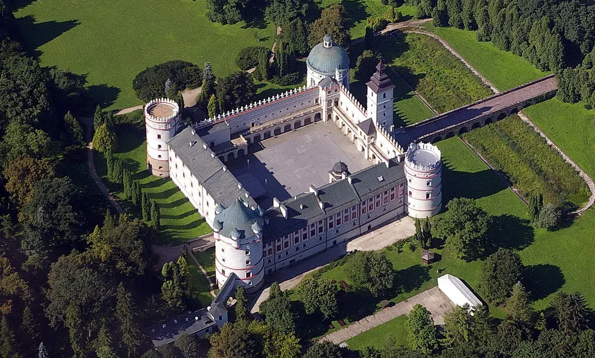 Zamek w Krasiczynie - fascynująca historia i niezapomniane atrakcje