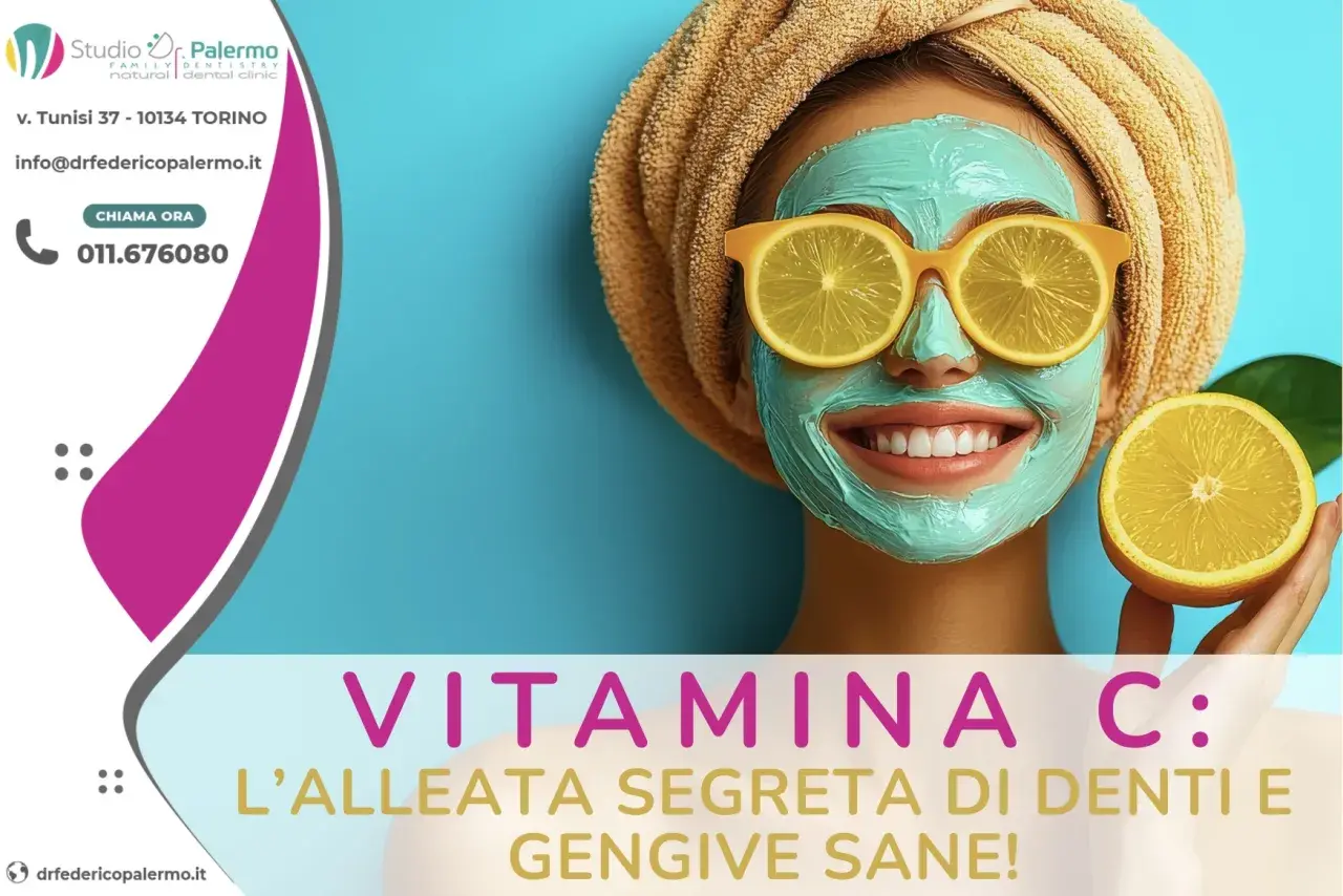 Donna con maschera viso e occhiali di limone, sorride. Vitamina C: l'alleata segreta per vitamine per rinforzare i denti e gengive sane.