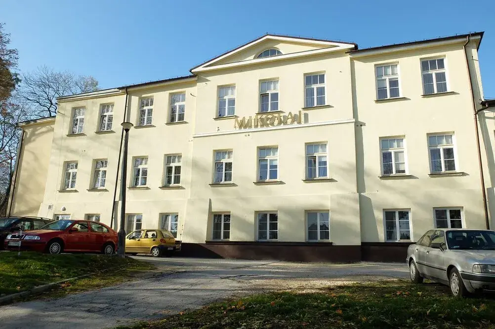 Busko-Zdrój: Sanatorium dla seniora? NFZ, prywatnie, leczenie, ceny