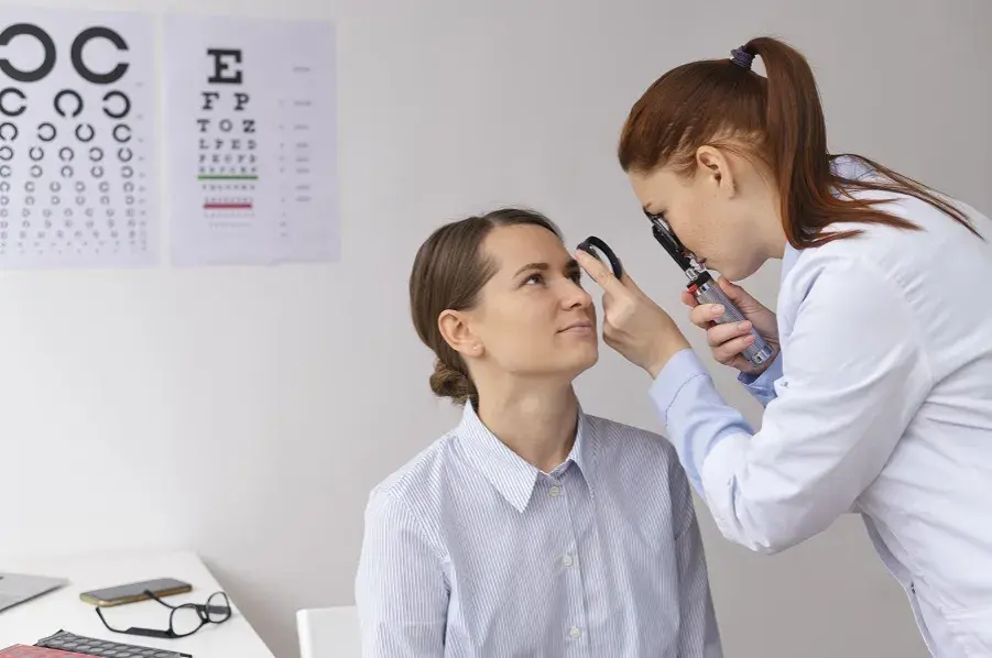 Badanie dna oka co to? Kluczowe informacje o jego znaczeniu i przebiegu