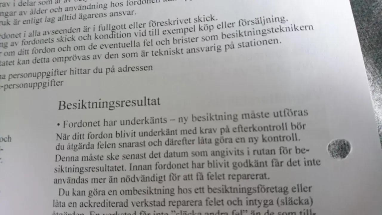Text om besiktningsresultat och ombesiktning regler. Fordonet underkänt, ny besiktning krävs.