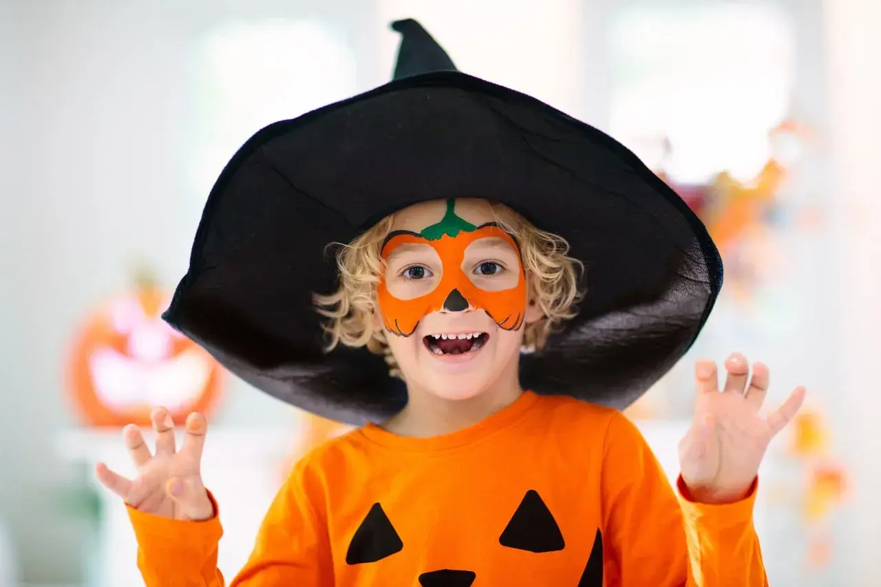 Jak pomalować dziecko na Halloween: bezpieczne i kreatywne pomysły