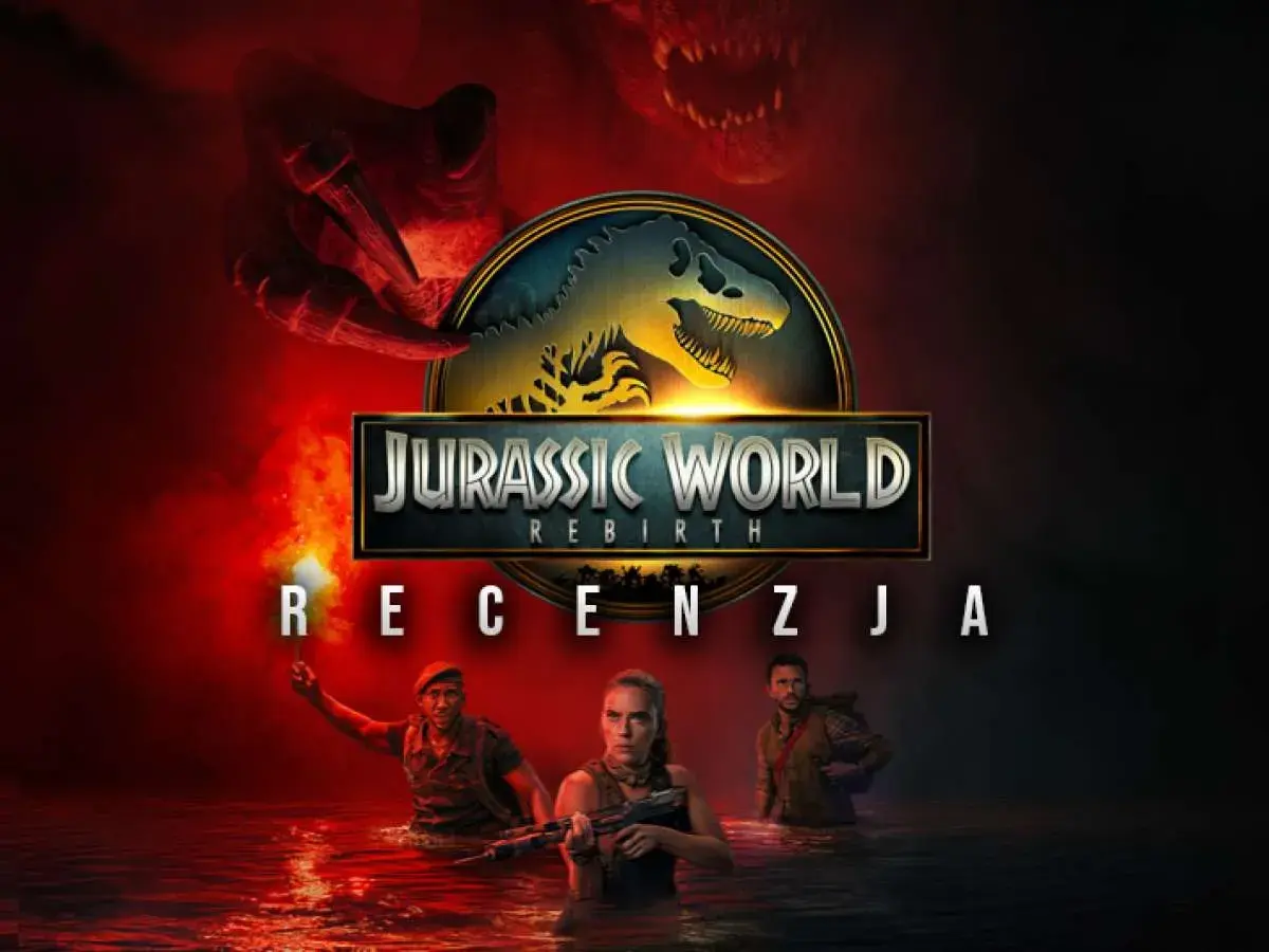 Recenzja "Jurassic World Odrodzenie": trójka bohaterów w wodzie, groźne dinozaury i płonąca pochodnia.