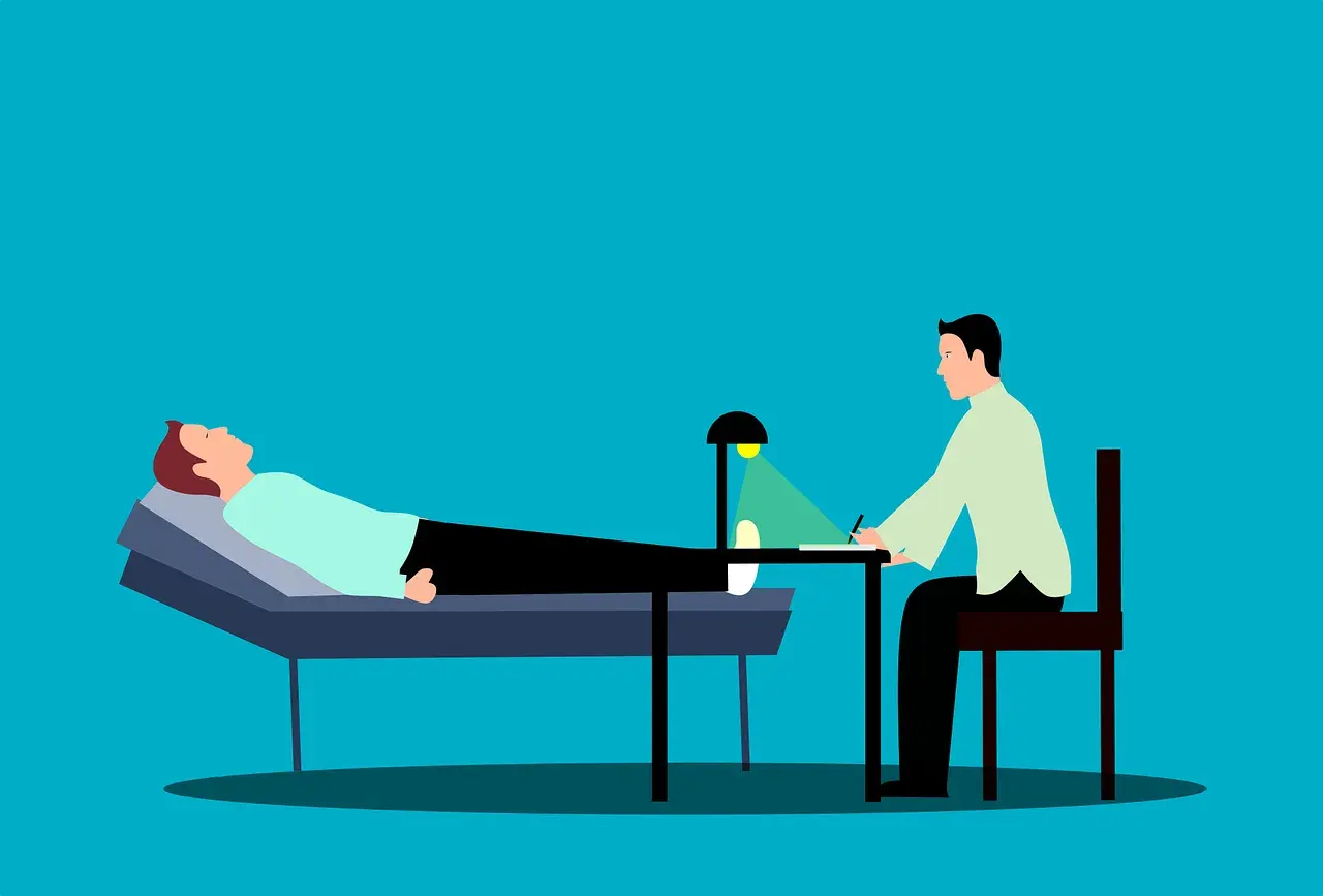 Pacjent leży na kozetce, a terapeuta prowadzi diagnozę psychologiczną, notując spostrzeżenia.