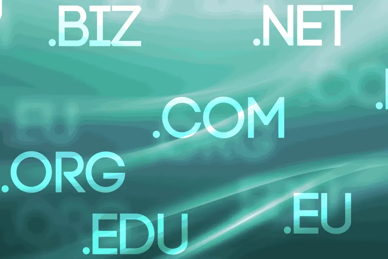 Dominios .com, .org, .net, .biz, .edu y .eu flotando en un fondo verde azulado. Ideal para vender un dominio.