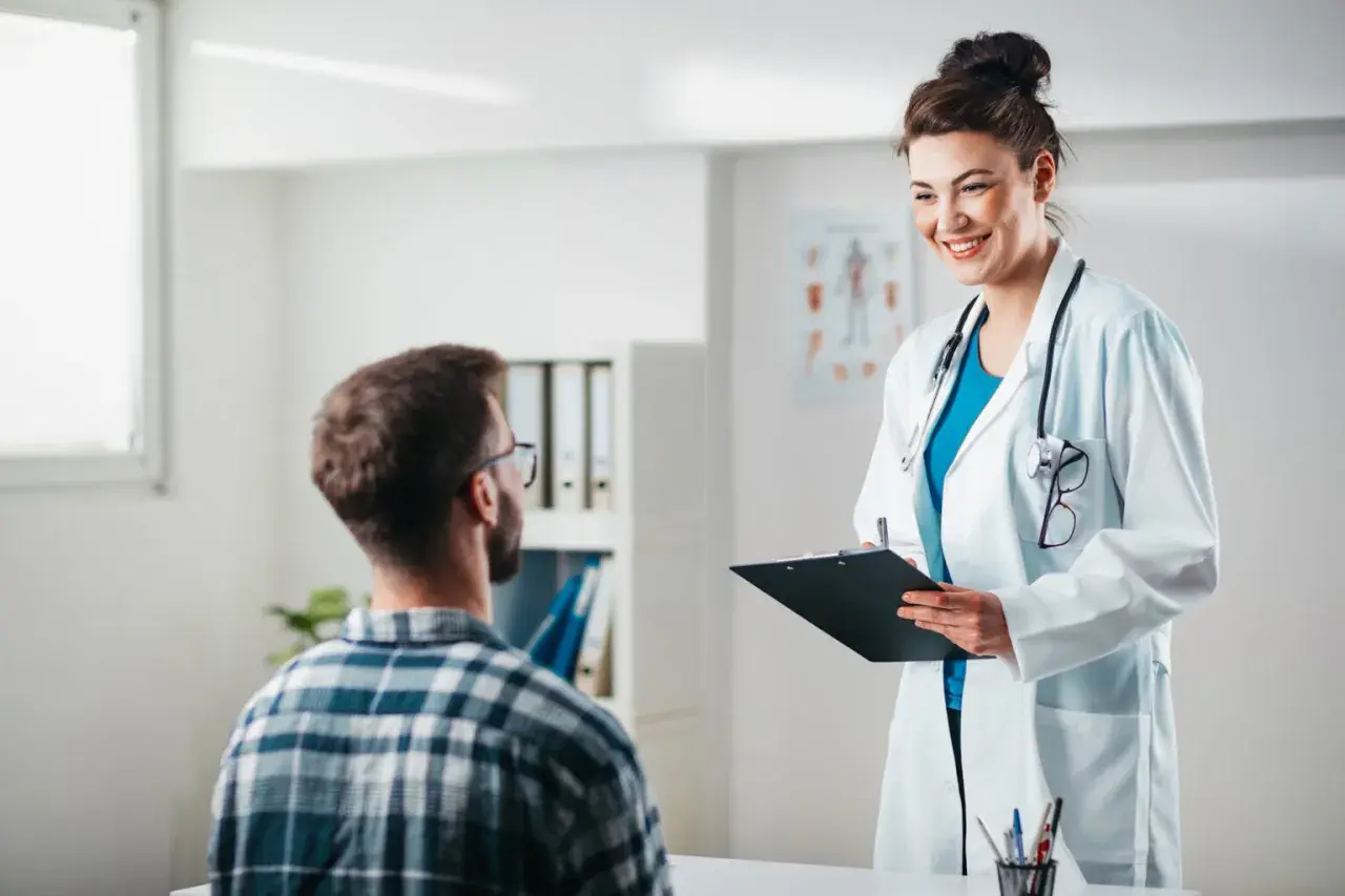 Co robi lekarz rehabilitacji? Odkryj jego kluczowe zadania i rolę
