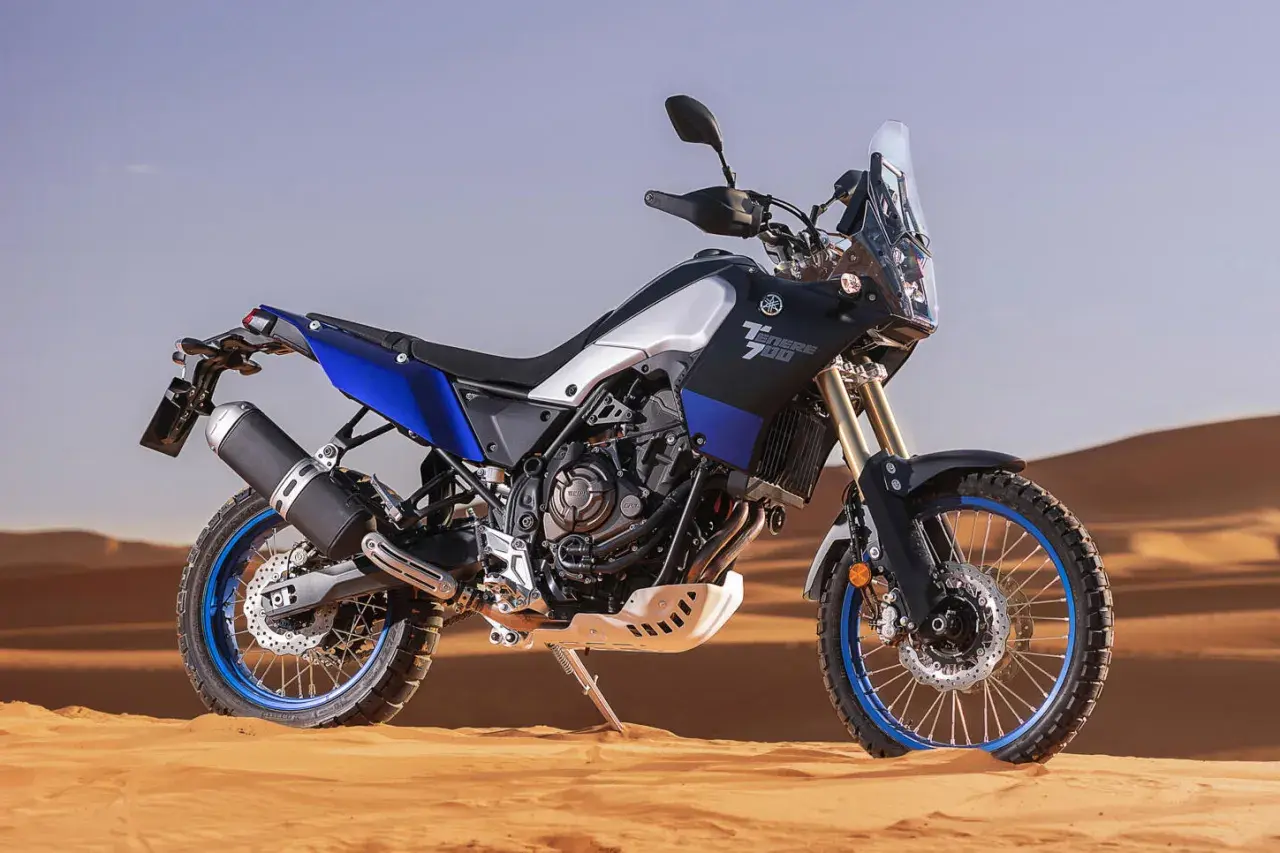 Yamaha Ténéré 700 w piaskach pustyni. Poznaj szczegółowe tenere 700 dane techniczne tego motocykla adventure.