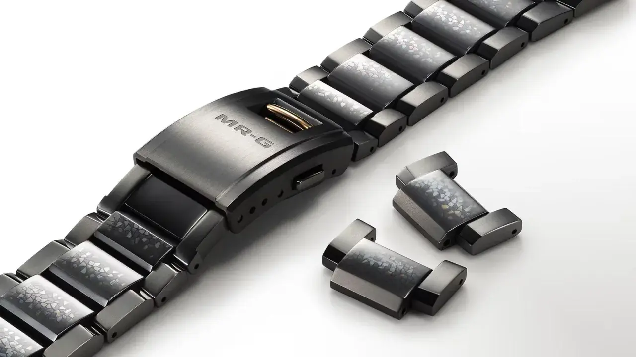 Brazalete de reloj MR-G con eslabones decorados y piezas sueltas, ideal para quitar eslabones reloj sin pasador.