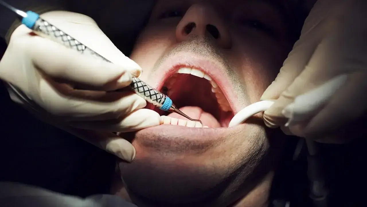 Co oznacza sen o dentyście? Odkryj ukryte lęki i emocje