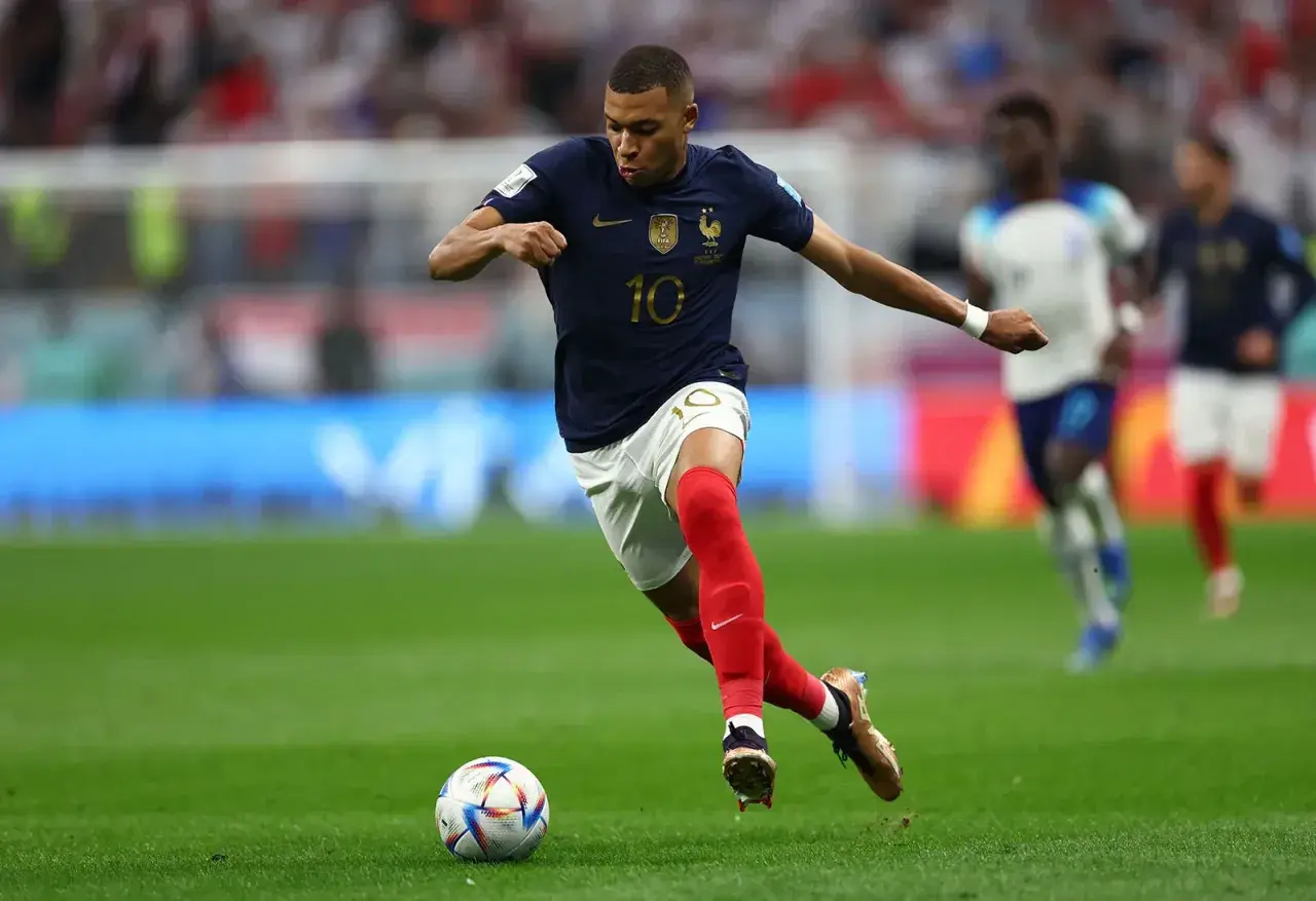 Ile biega Mbappé? Zaskakujące fakty o jego prędkości na boisku