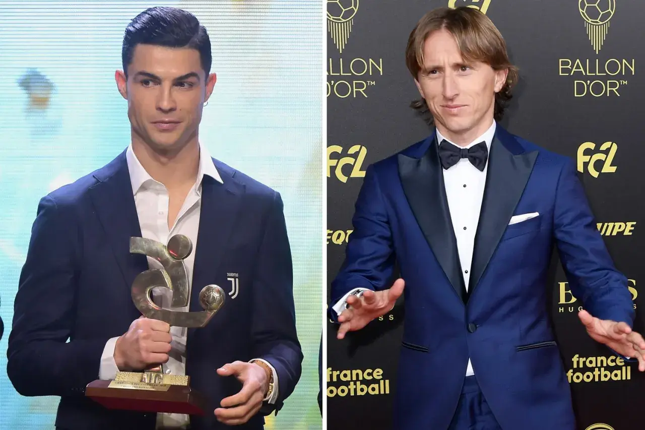 Cristiano Ronaldo z trofeum, obok Luka Modrić, który zdobył Złotą Piłkę.