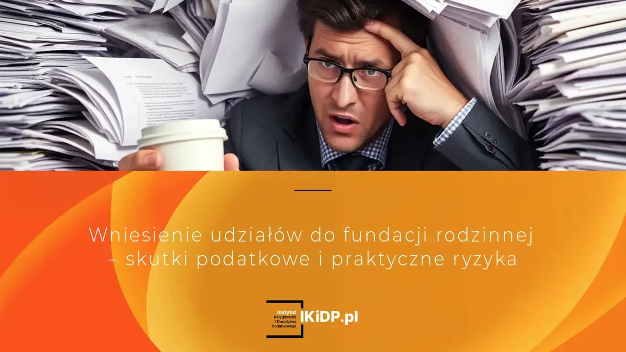 Zestresowany mężczyzna tonie w papierach, zastanawiając się nad fundacją rodzinną i jej podatkami.