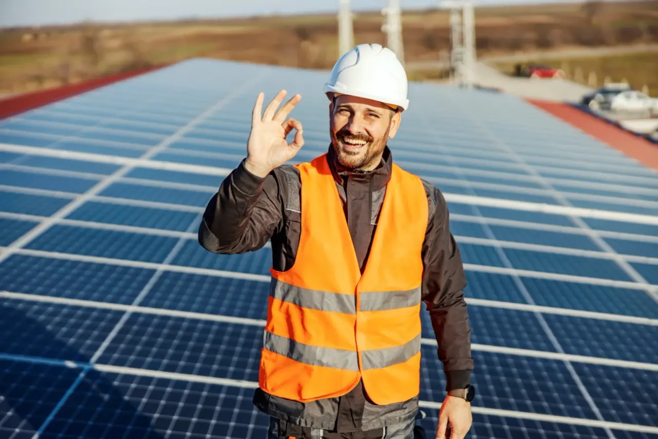 Sprzedaż energii z fotowoltaiki w przypadku firmy – jak to działa?