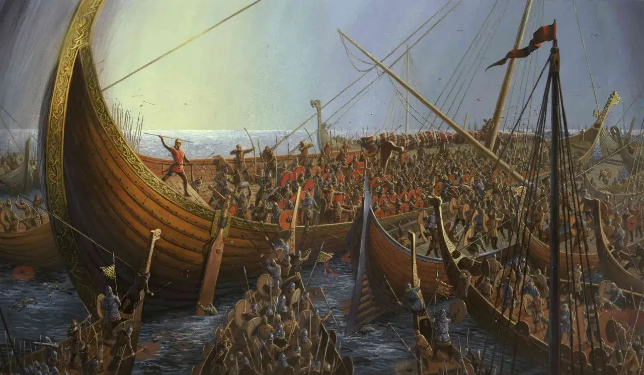 En dramatisk målning av slaget vid Svolder, med vikingaskepp fyllda av krigare som strider på havet.
