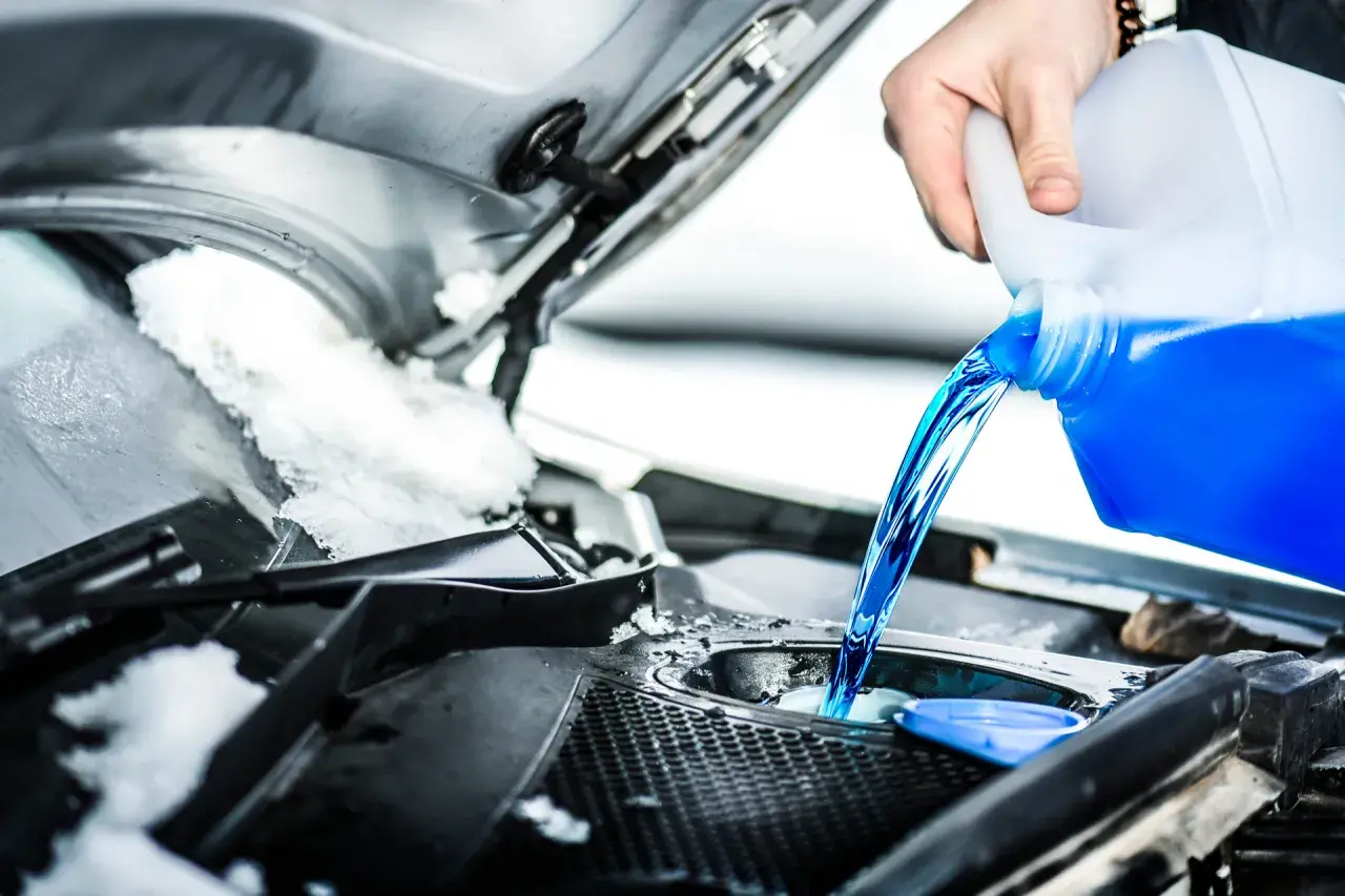 Kühlflüssigkeit nachfüllen: So vermeiden Sie teure Motorschäden