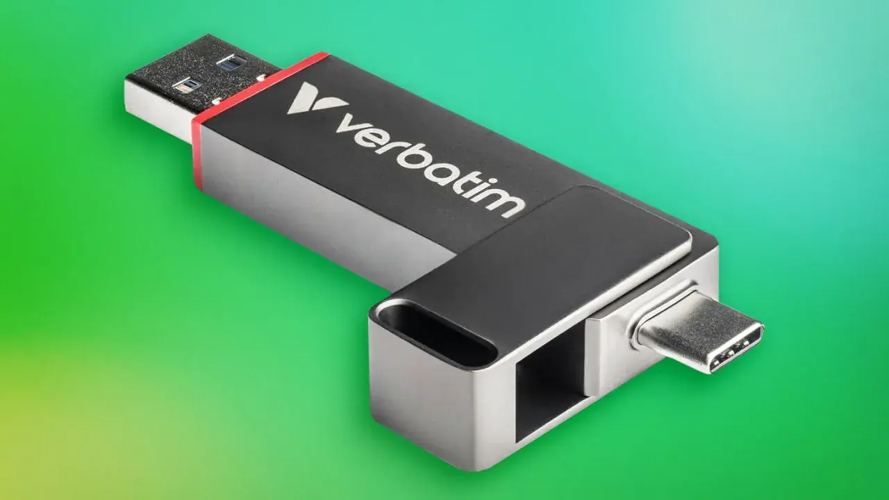 Verbatim USB-Stick mit USB-A und USB-C Anschluss. Ein moderner Speicher für deine Daten, der an jeden Computer passt.