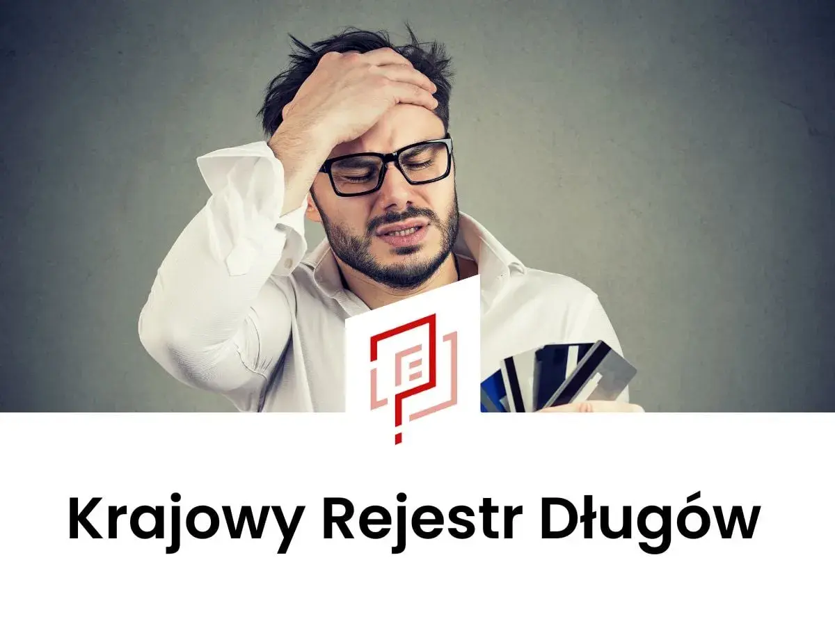 Zmartwiony mężczyzna w okularach trzyma karty kredytowe, logo KRD.