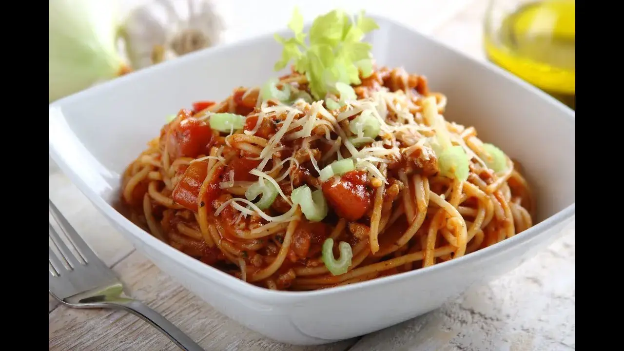 Prosty przepis na spaghetti pomodoro, który zachwyci Twoje podniebienie