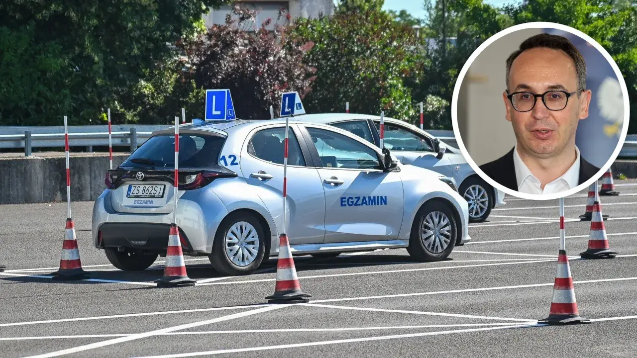 Egzamin na prawo jazdy w świetle nowych przepisów. Samochody z literą "L" na placu manewrowym.