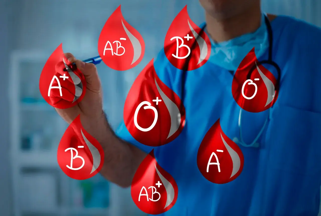 Läkare markerar olika blodgrupper, inklusive rh positiv.