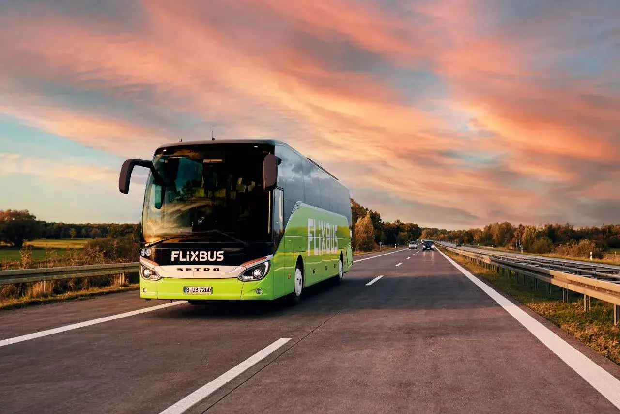 Zielona autostrada Flixbus z kodem rabatowym 15. Podróżuj taniej i wygodniej!