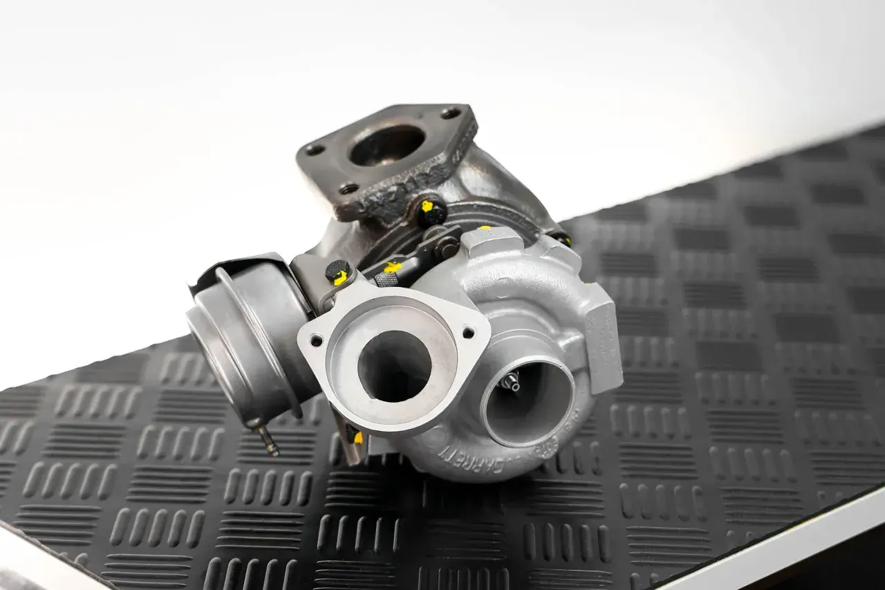 Nowy turbosprężarka Garrett do silnika diesel turbo, gotowa do montażu.