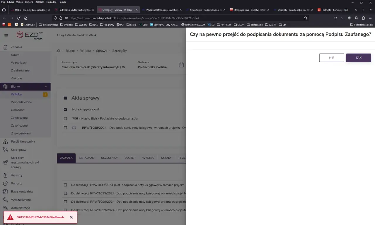 Okno dialogowe z pytaniem "Czy na pewno przejść do podpisania dokumentu za pomocą Podpisu Zaufanego?". W tle widoczny system EZD RP z aktami sprawy.