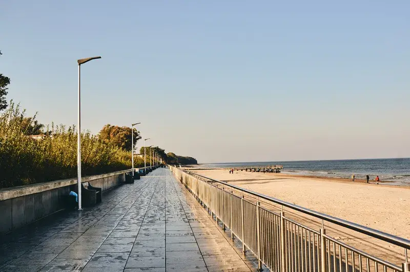 Najlepsze atrakcje na promenadzie w Sarbinowie, które musisz zobaczyć