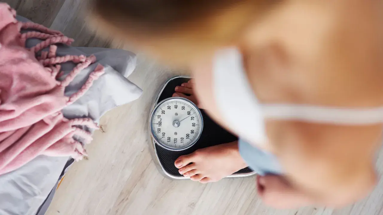 Monitoraggio aumento peso in gravidanza mese per mese con bilancia.