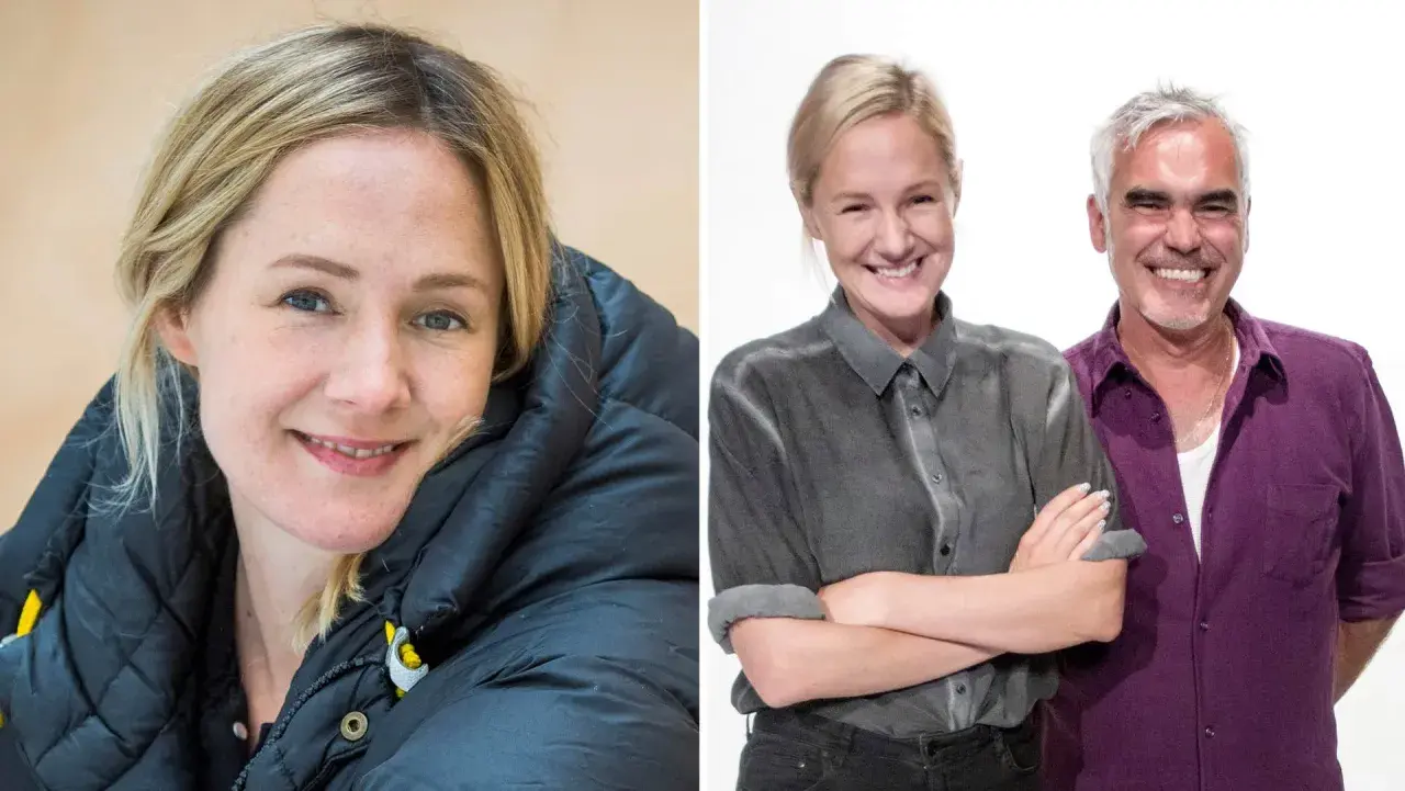 Kobra programledare med armarna i kors, bredvid en man i lila skjorta.