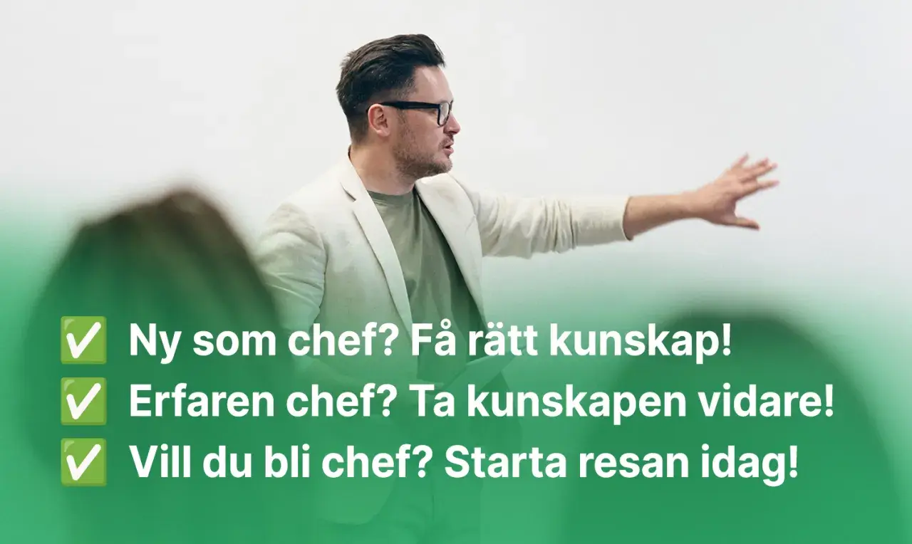 Man i kavaj pekar, texten lyder: Ny som chef? Få rätt kunskap! Erfaren chef? Ta kunskapen vidare! Vill du bli chef? Starta resan idag!