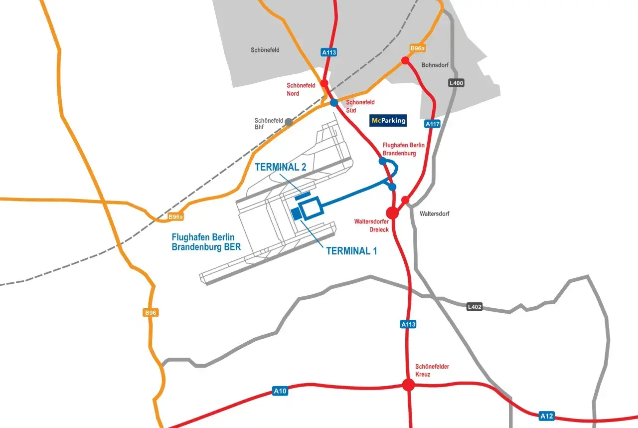 Mapa lotniska w Berlinie Brandenburg BER z terminalami 1 i 2, parkingiem McParking oraz drogami dojazdowymi A113, B96a.