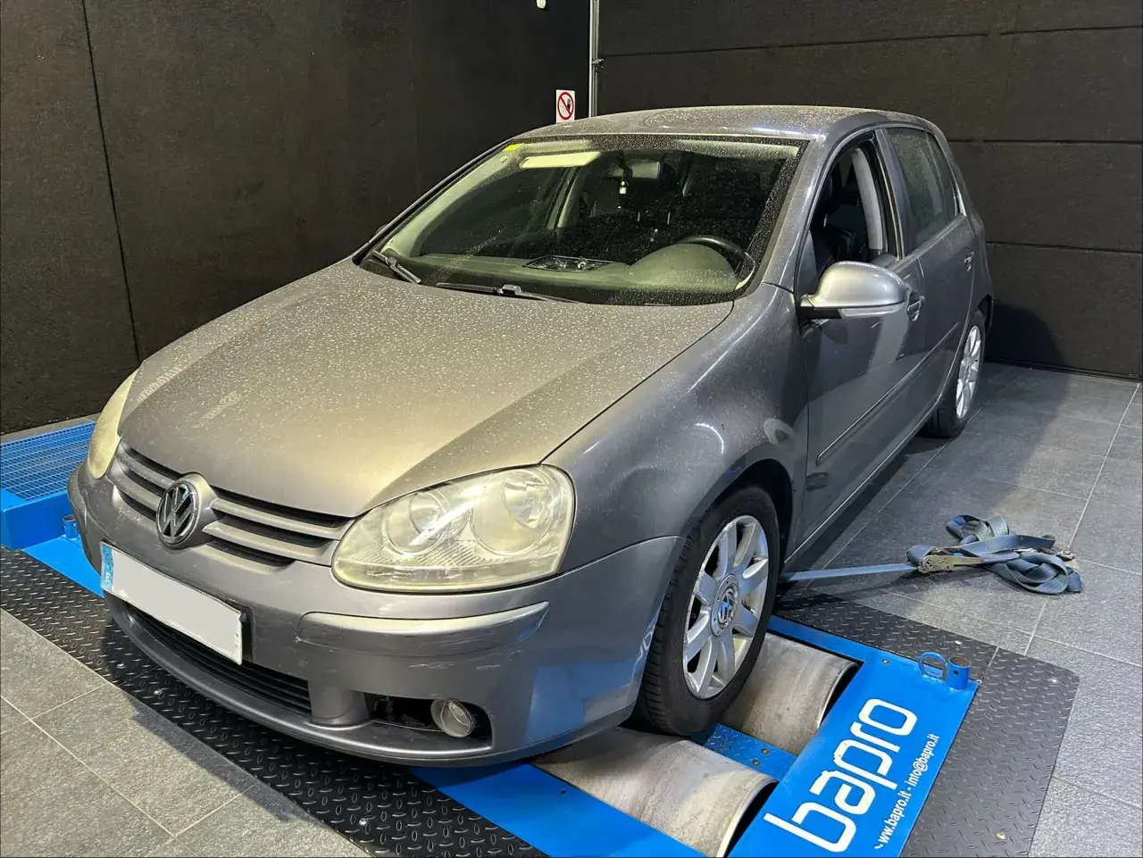Golf V 1.9 TDI 105cv en banco de potencia, quizás buscando solucionar problemas.