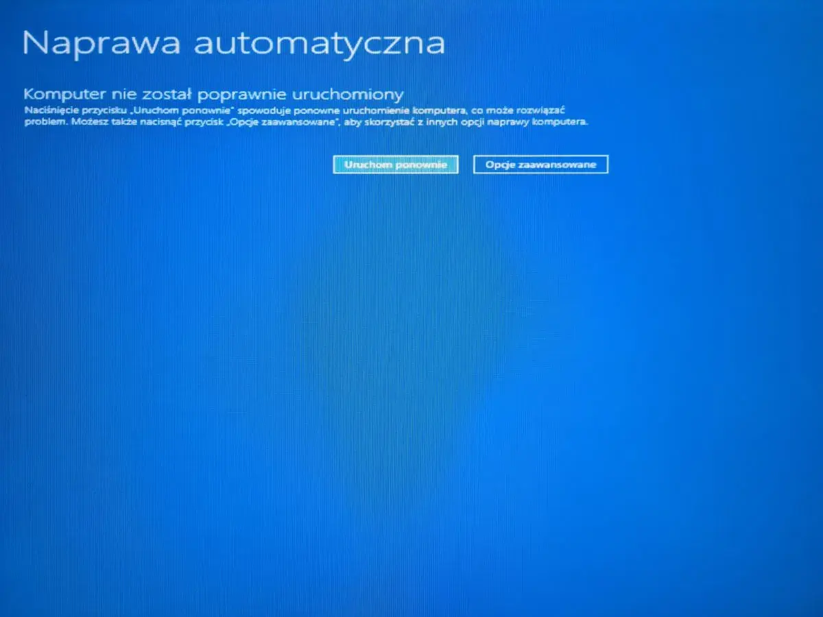 Ekran naprawy automatycznej Windows 10. Komputer nie uruchomił się poprawnie, oferuje opcje "Uruchom ponownie" lub "Opcje zaawansowane" do przywracania systemu.