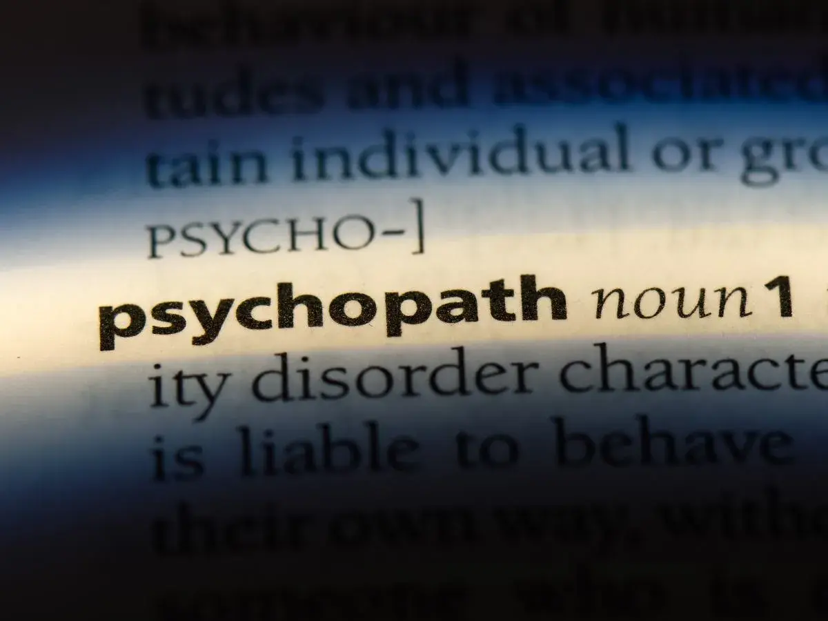 Słowo "psychopath" w słowniku. Czego boi się socjopata? Może konfrontacji z własnymi czynami, które opisuje definicja.