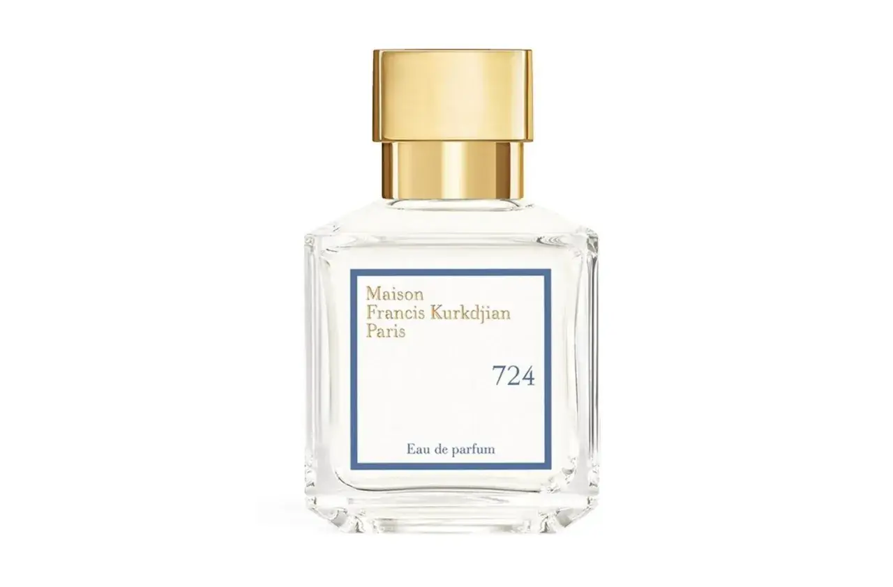 Elegancka butelka perfum Maison Francis Kurkdjian 724 z złotą nakrętką.