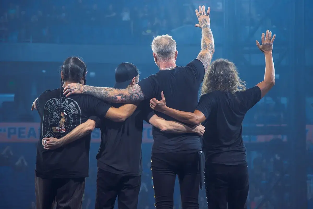 Metallica w objęciach, fani śpiewają utwory z "…And Justice for All".