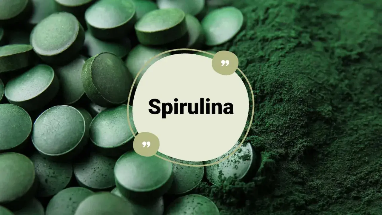 Zielone tabletki i proszek. Dowiedz się, spirulina co to jest i jakie ma właściwości.