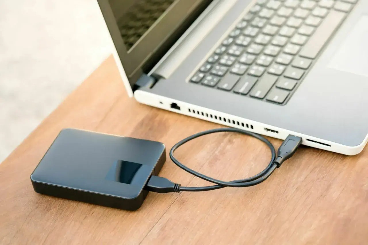 Externe Festplatte wird nicht erkannt unter Windows 8.1. Laptop und externe Festplatte sind über USB verbunden.