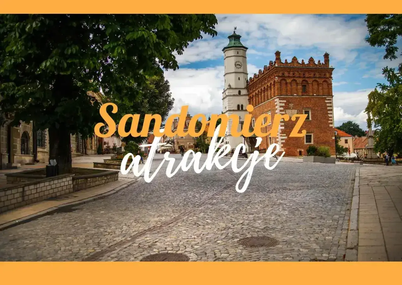 Urokliwy rynek w Sandomierzu, idealny punkt startowy na sandomierz trasę po zabytkach. Widoczny ratusz i kamienice.