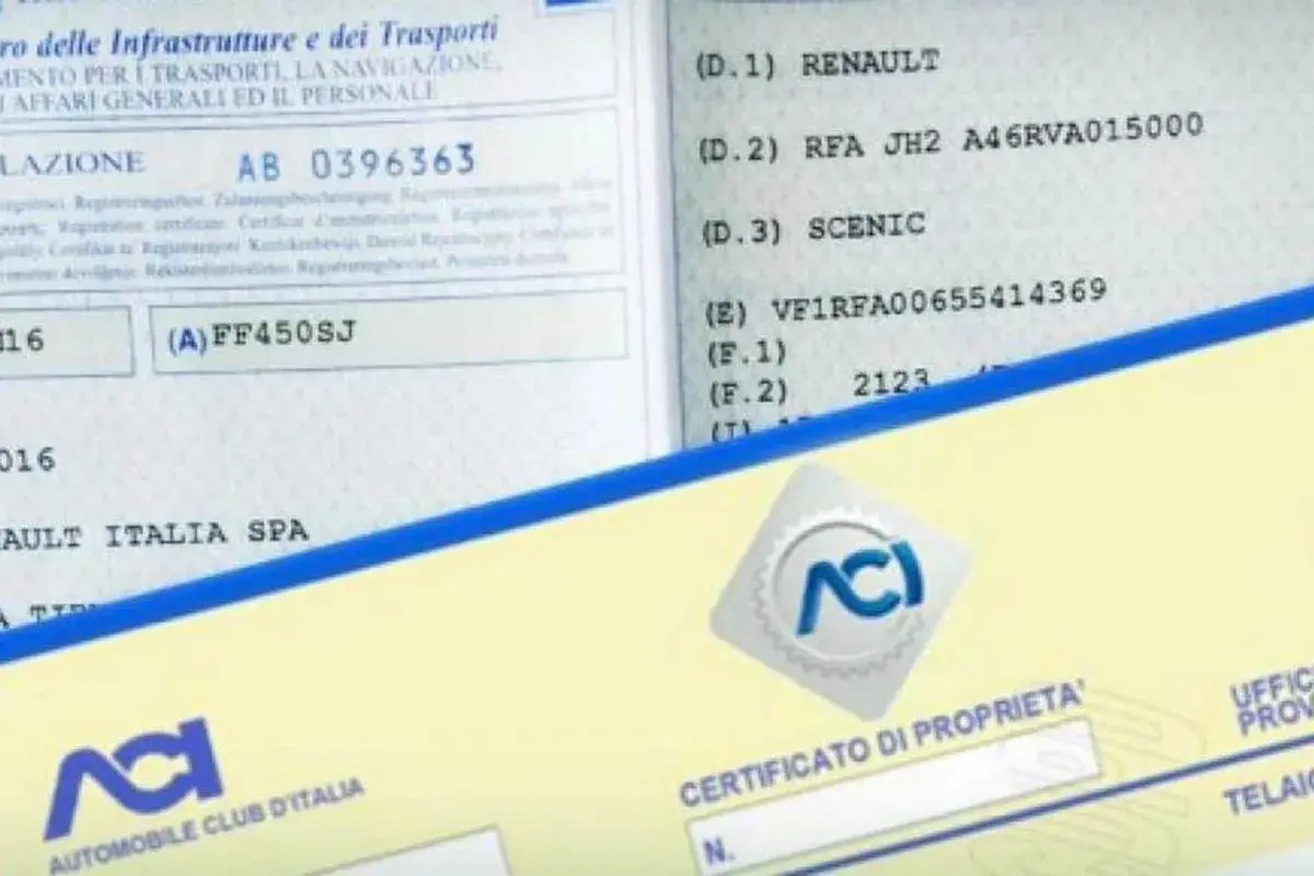 Documenti auto e logo ACI. Informazioni utili per calcolare il costo passaggio di proprietà auto.