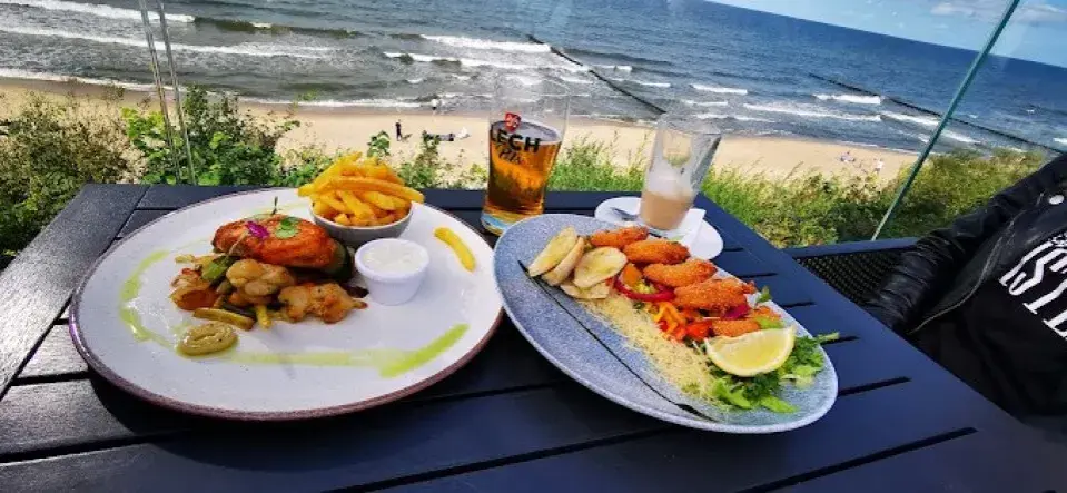 Gdzie zjeść w Ustroniu Morskim? Najlepsze miejsca na smaczne posiłki