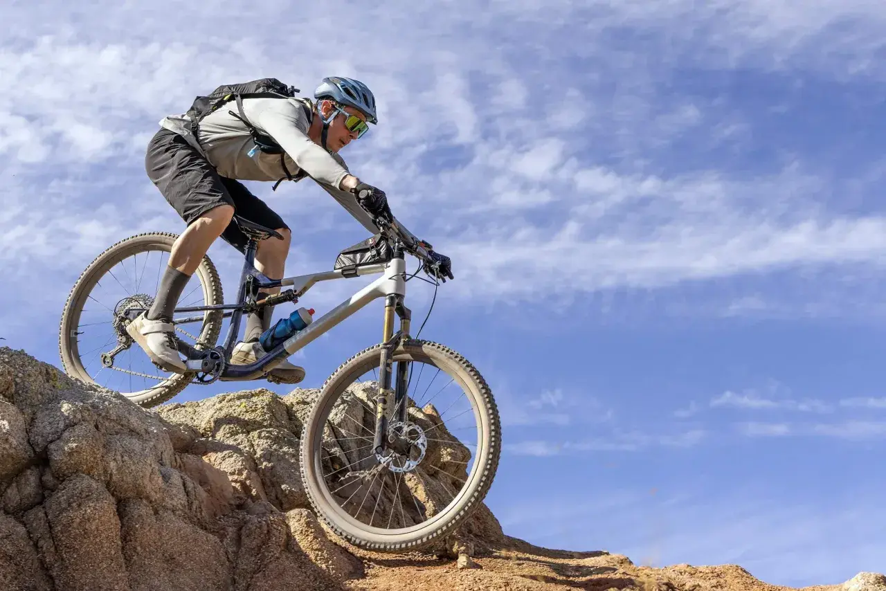 Mountain biker tackling rocky terrain, showcasing the impressive capabilities of the Fox 34 performance review.