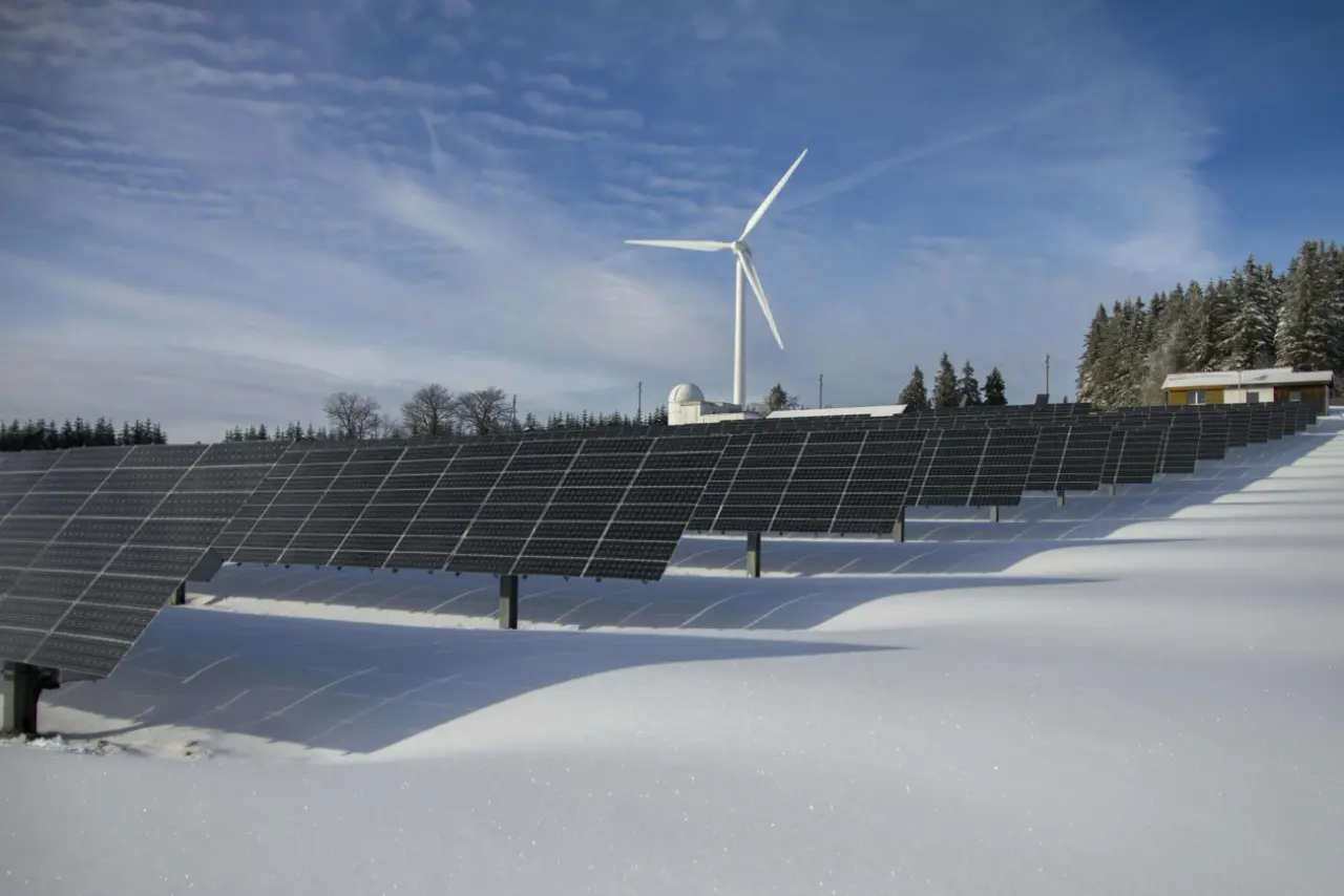 Fotowoltaika czy przydomowa turbina wiatrowa do domu?