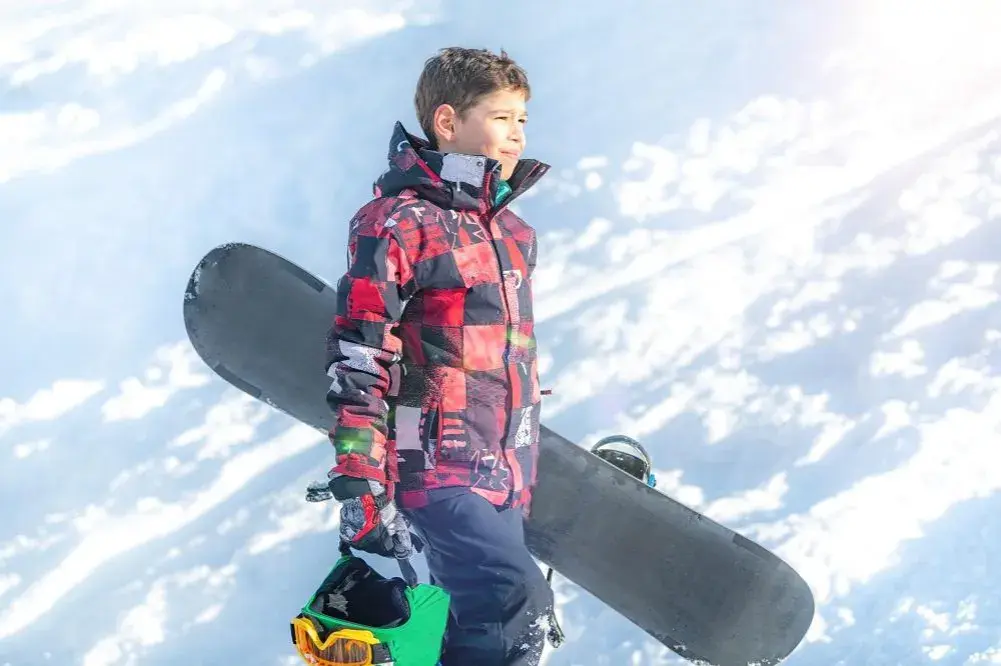 Od kiedy uczyć dziecko jazdy na snowboardzie, aby uniknąć kontuzji?